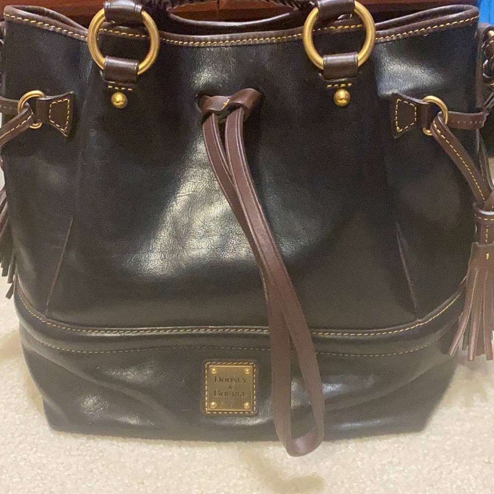Dooney and Bourke Buckley bag Nearly New. Black